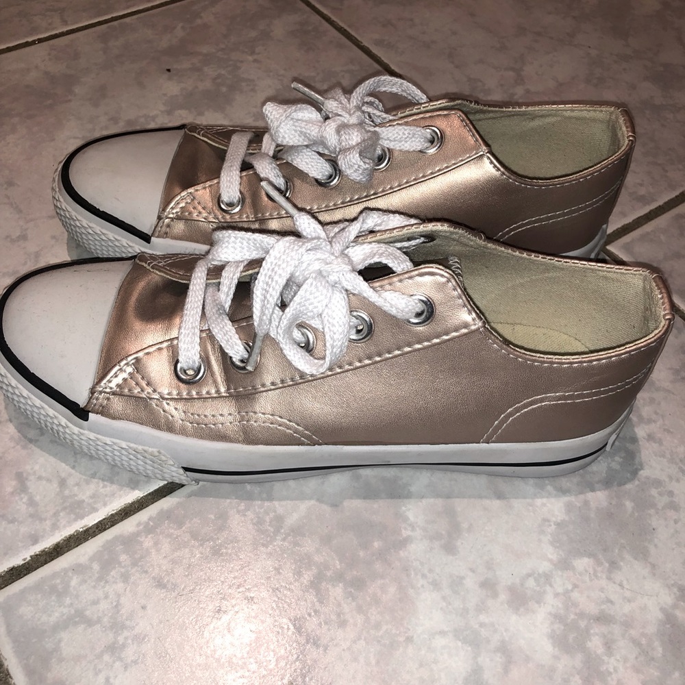 AIRWALK CHUCKS